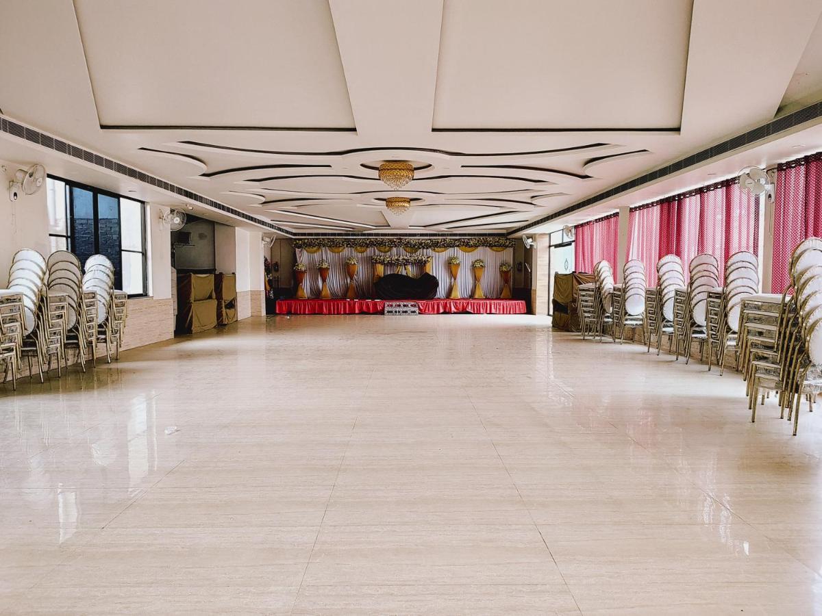 Elegance Hotel And Banquet Ayodhya 外观 照片