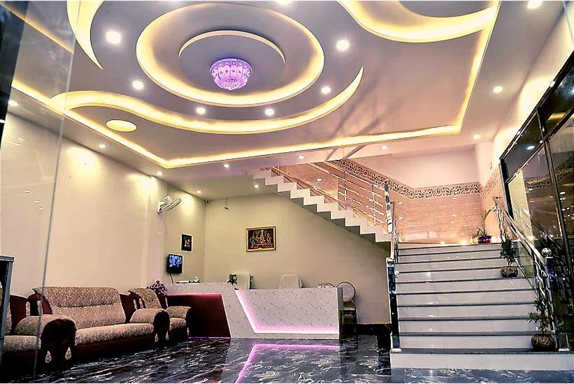 Elegance Hotel And Banquet Ayodhya 外观 照片