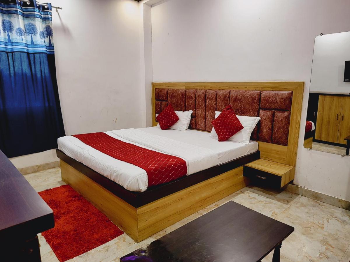 Elegance Hotel And Banquet Ayodhya 外观 照片