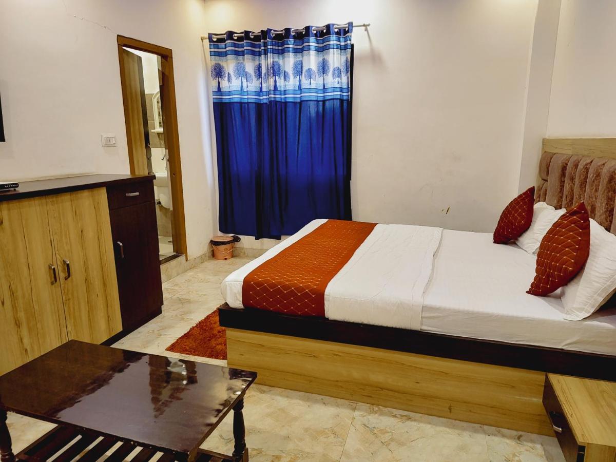 Elegance Hotel And Banquet Ayodhya 外观 照片