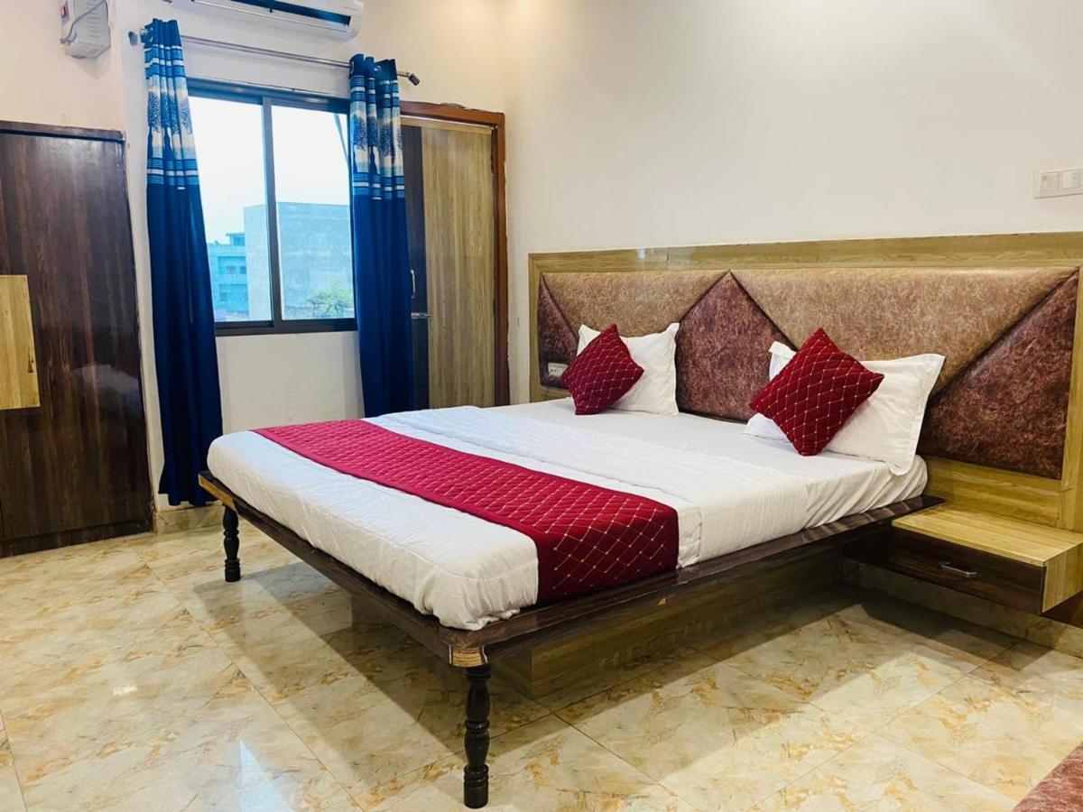 Elegance Hotel And Banquet Ayodhya 外观 照片