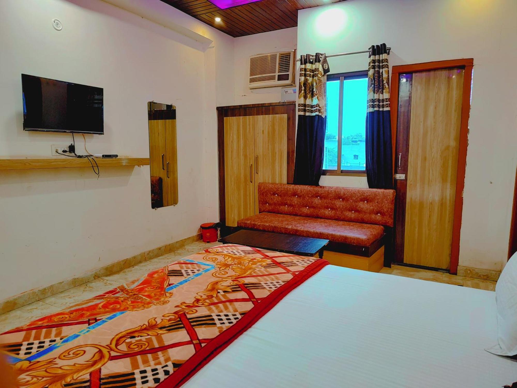 Elegance Hotel And Banquet Ayodhya 外观 照片