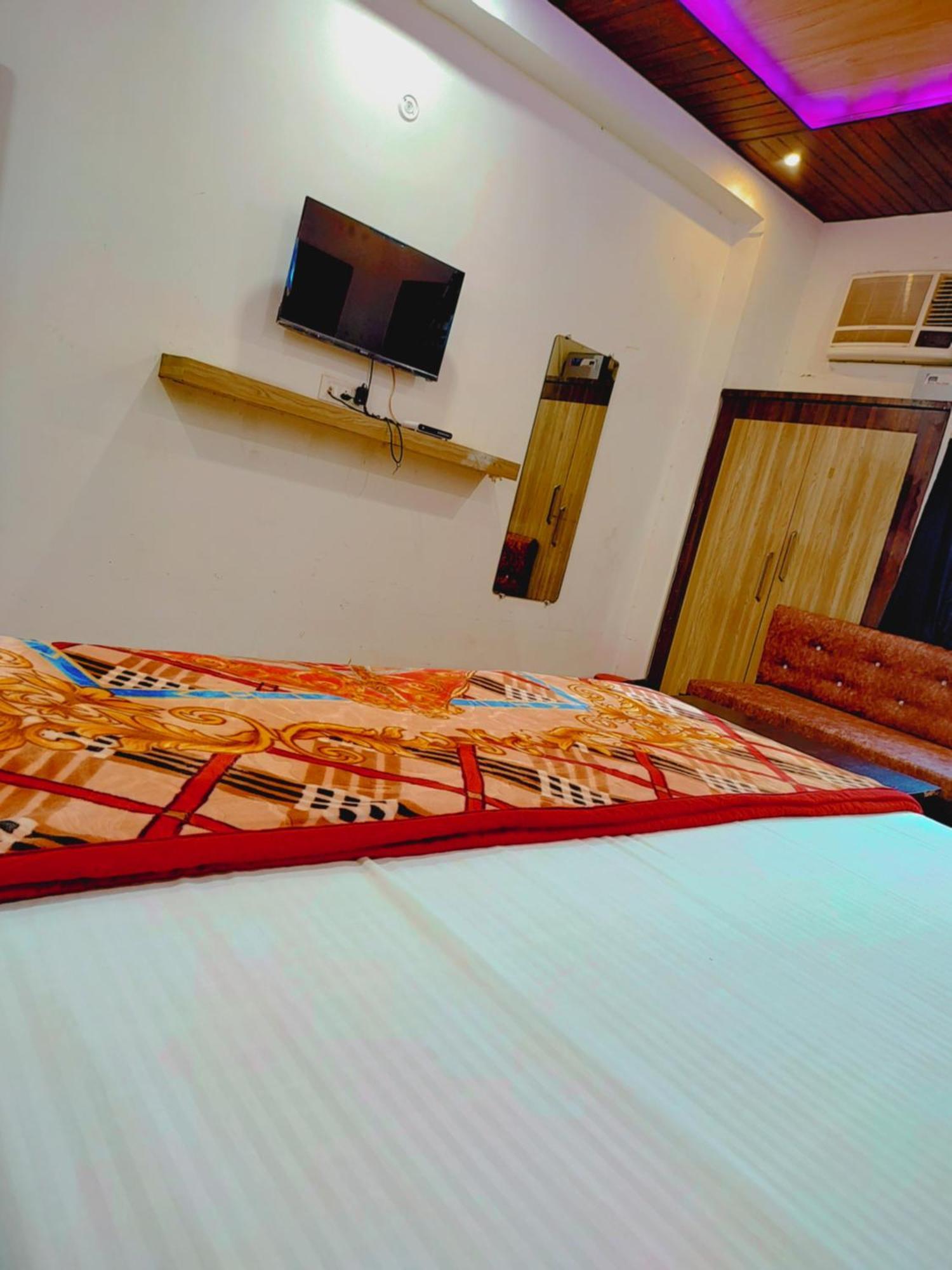 Elegance Hotel And Banquet Ayodhya 外观 照片