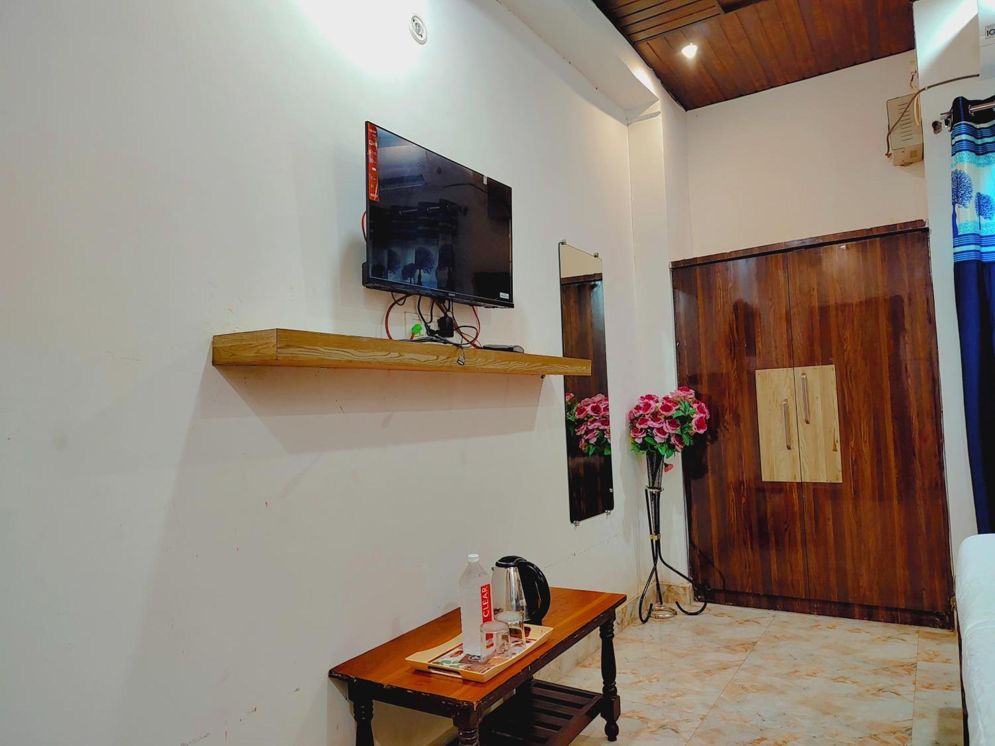 Elegance Hotel And Banquet Ayodhya 外观 照片