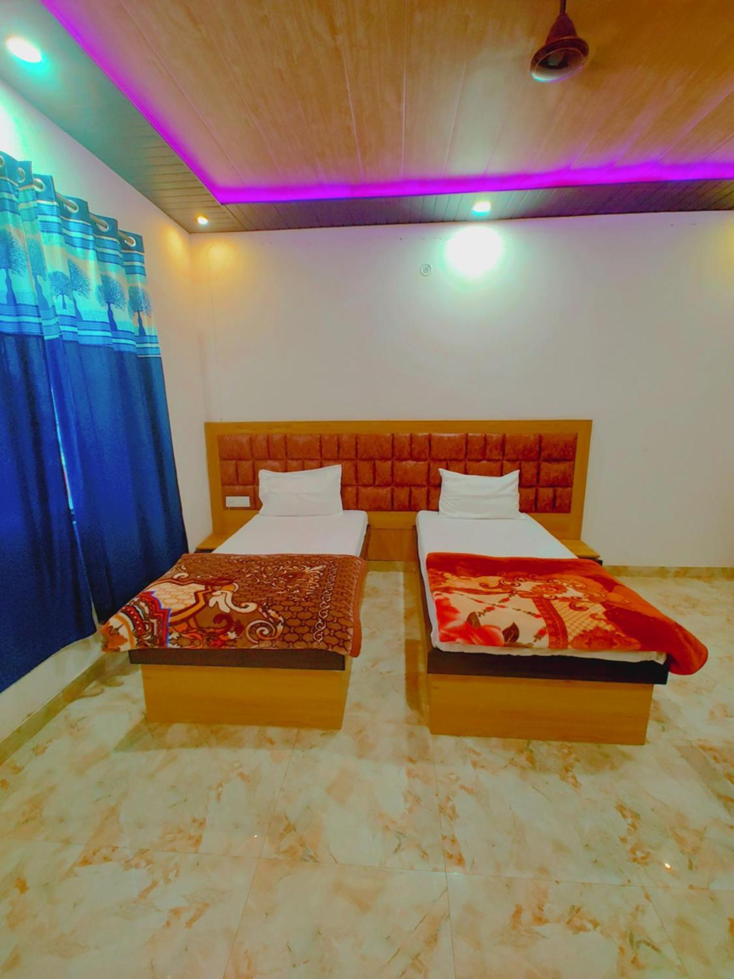 Elegance Hotel And Banquet Ayodhya 外观 照片