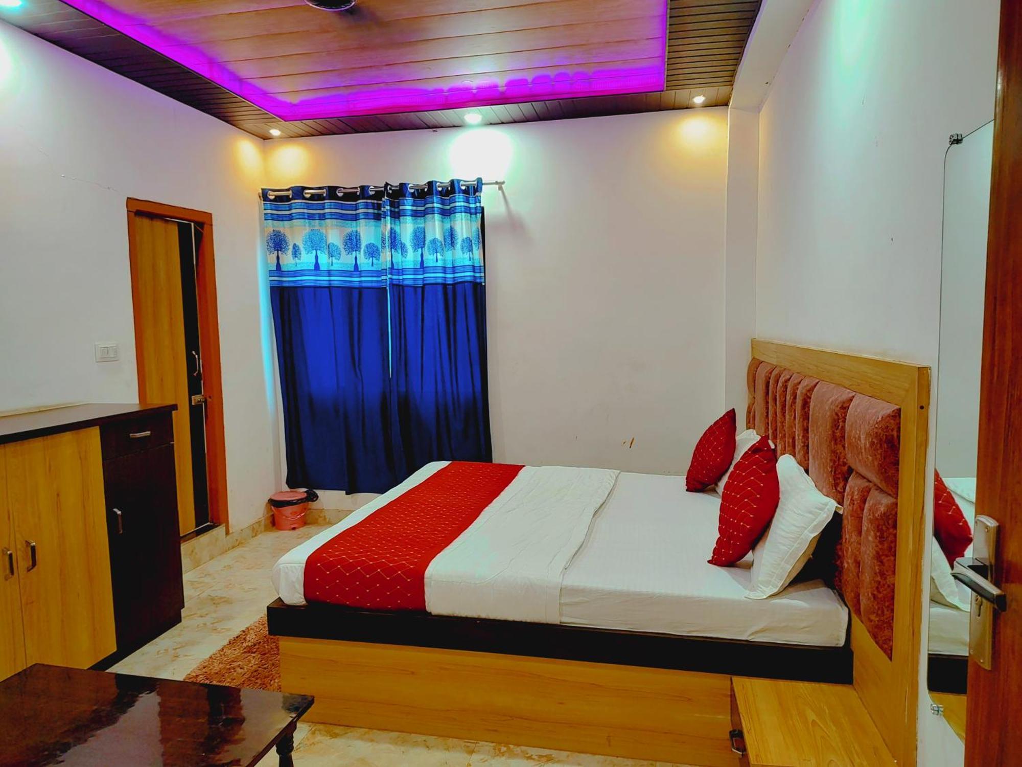 Elegance Hotel And Banquet Ayodhya 外观 照片