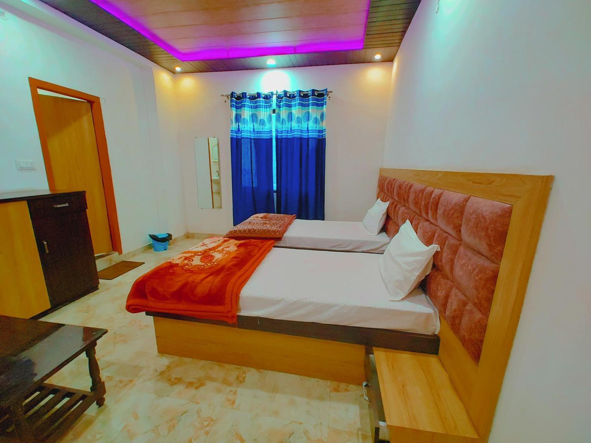 Elegance Hotel And Banquet Ayodhya 外观 照片