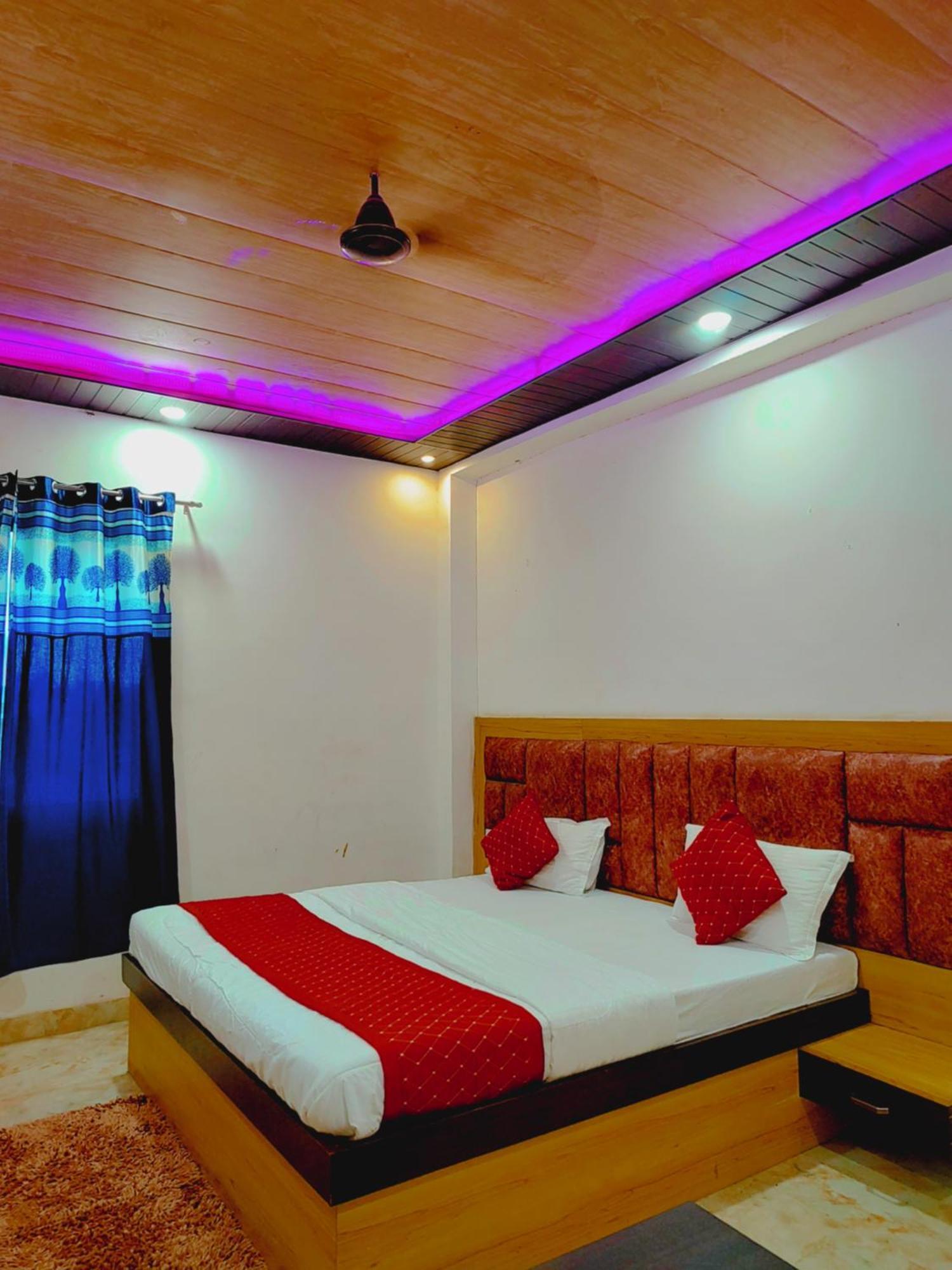Elegance Hotel And Banquet Ayodhya 外观 照片