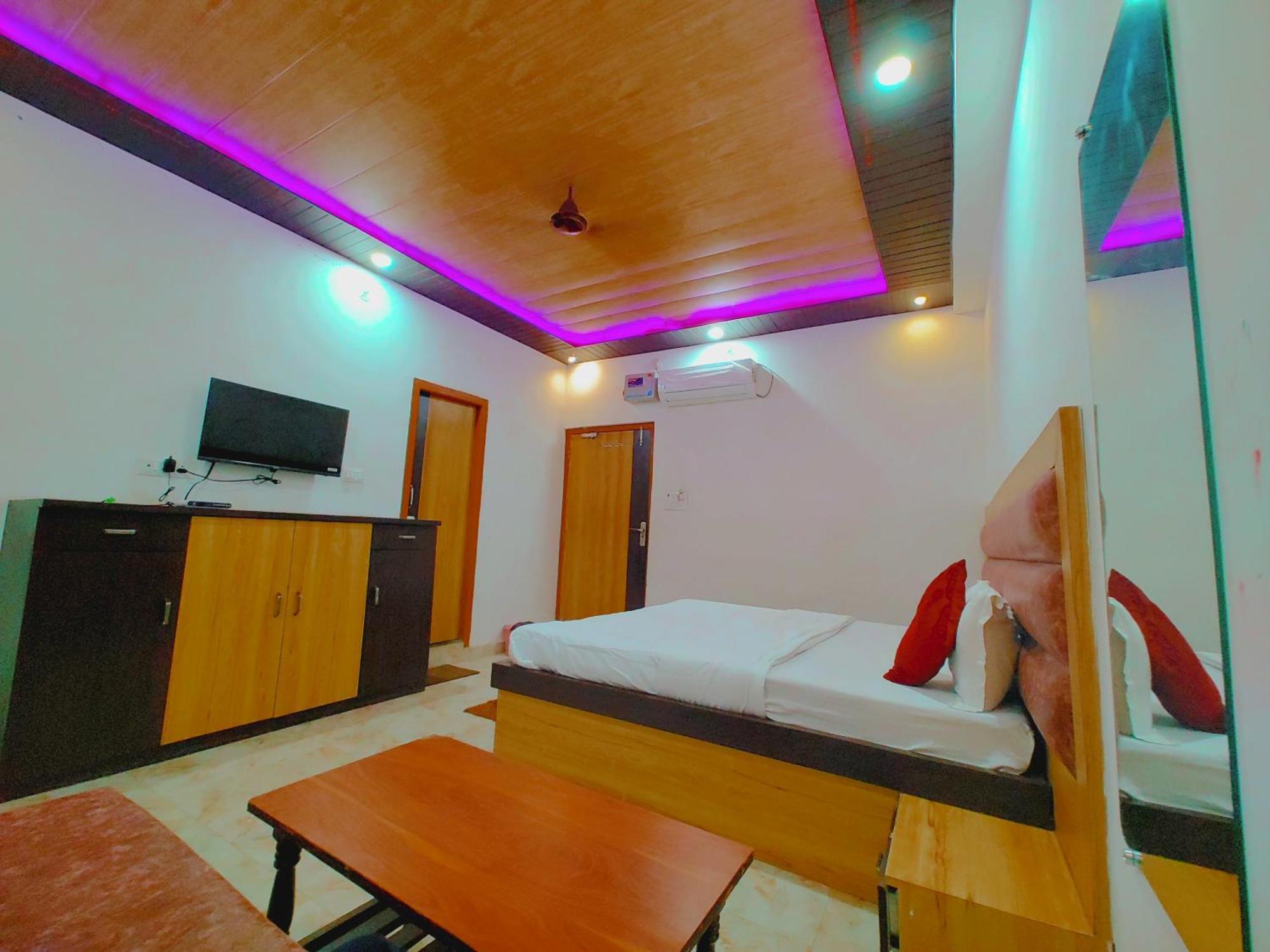 Elegance Hotel And Banquet Ayodhya 外观 照片