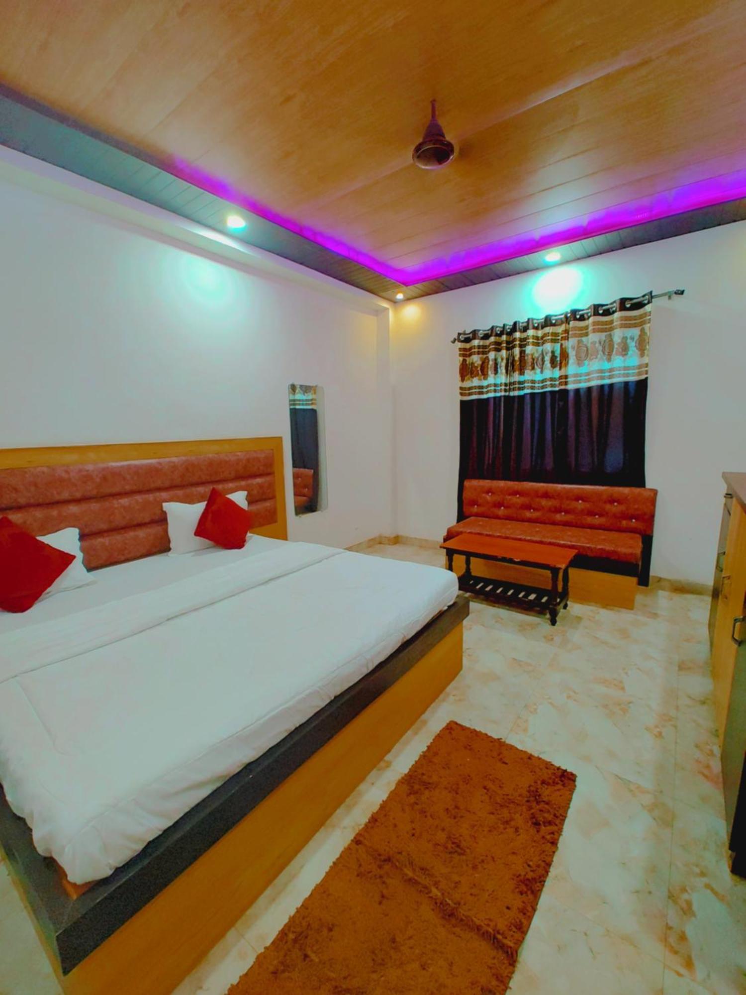 Elegance Hotel And Banquet Ayodhya 外观 照片