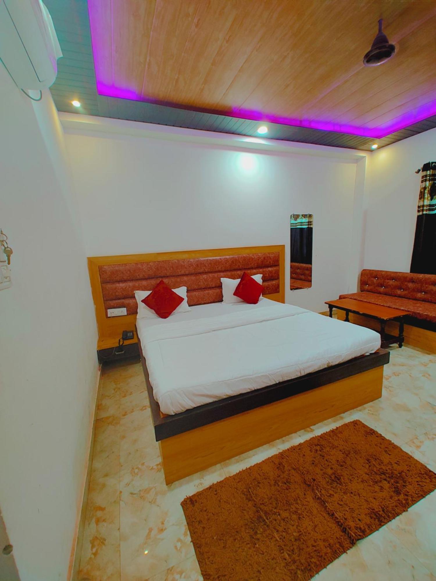 Elegance Hotel And Banquet Ayodhya 外观 照片