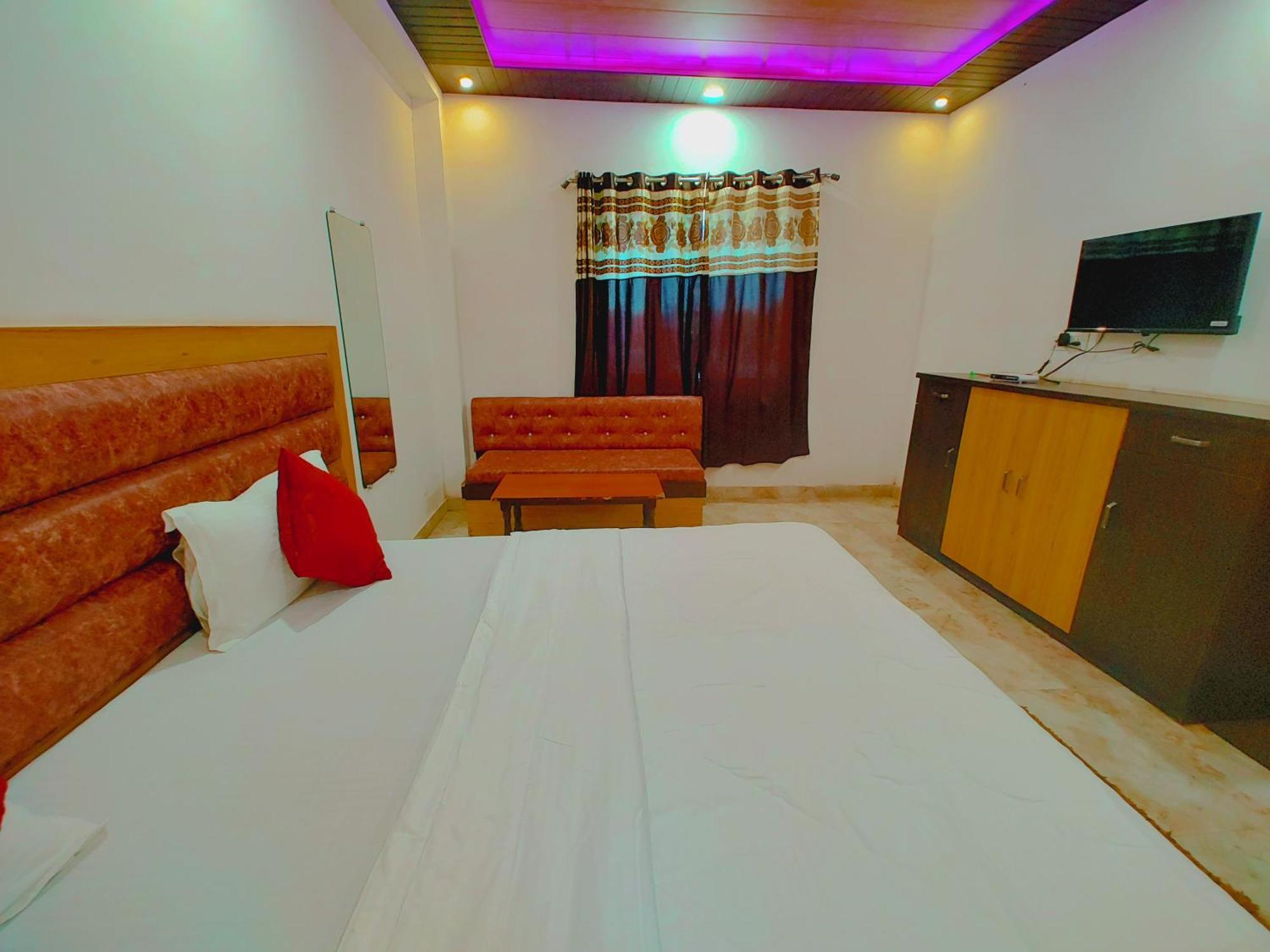 Elegance Hotel And Banquet Ayodhya 外观 照片