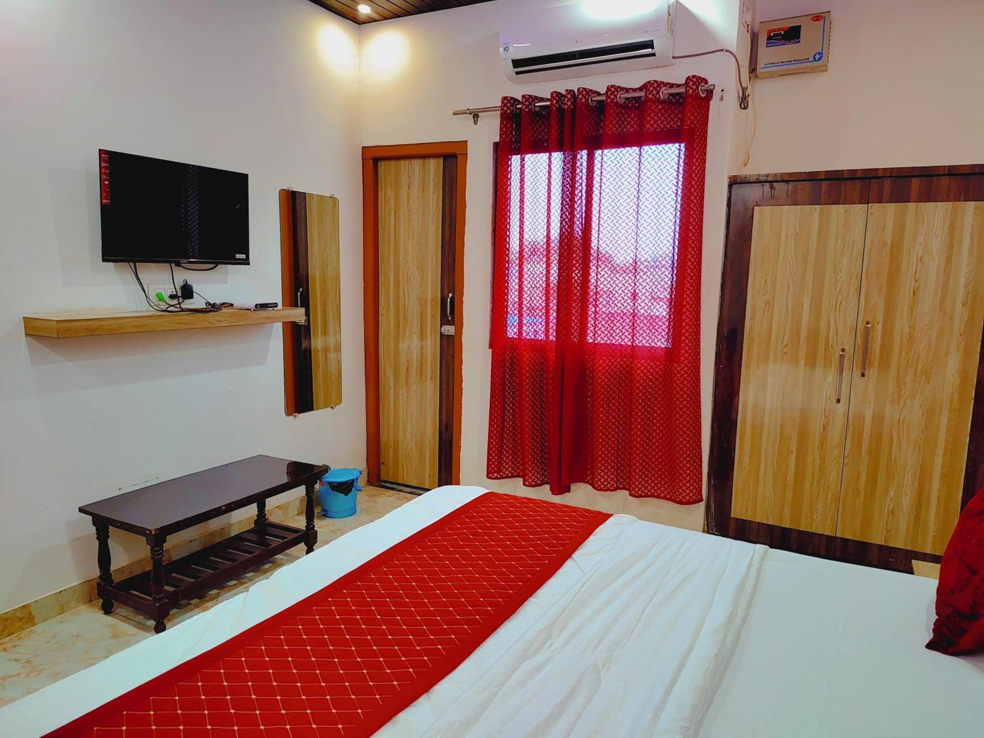 Elegance Hotel And Banquet Ayodhya 外观 照片