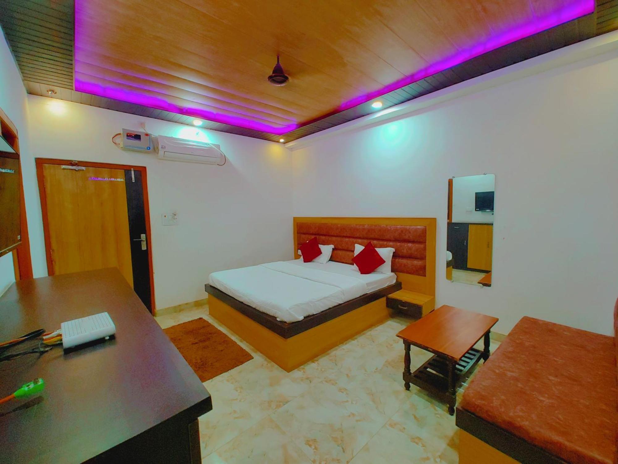 Elegance Hotel And Banquet Ayodhya 外观 照片