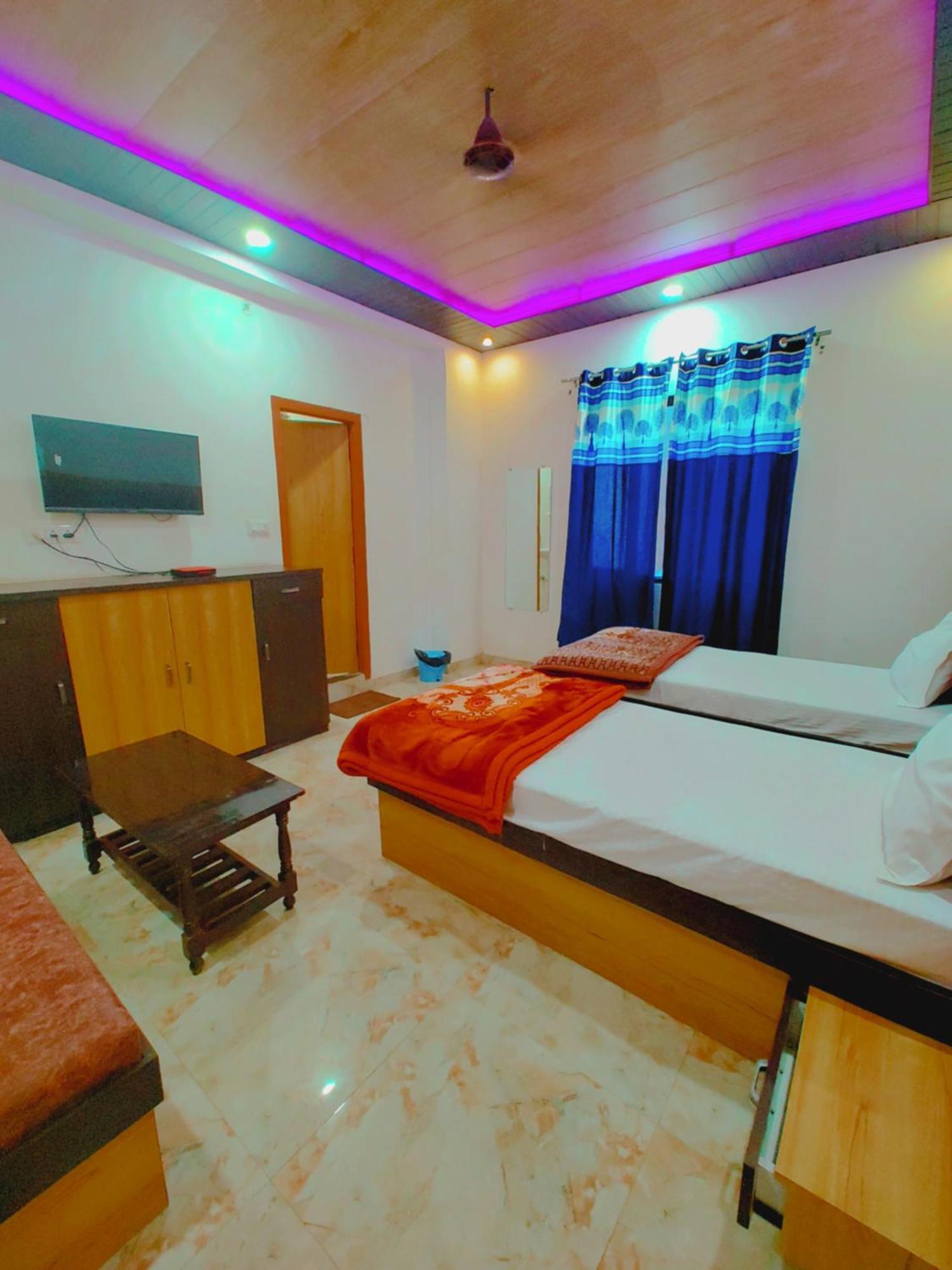 Elegance Hotel And Banquet Ayodhya 外观 照片
