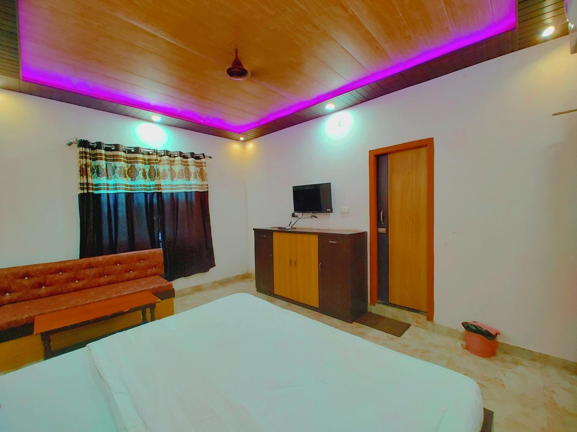 Elegance Hotel And Banquet Ayodhya 外观 照片