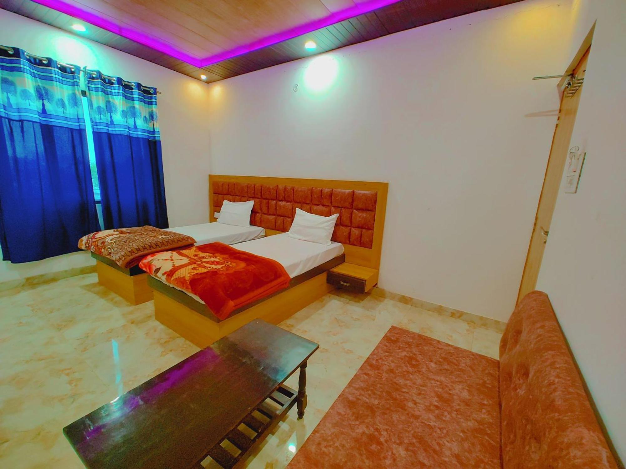 Elegance Hotel And Banquet Ayodhya 外观 照片