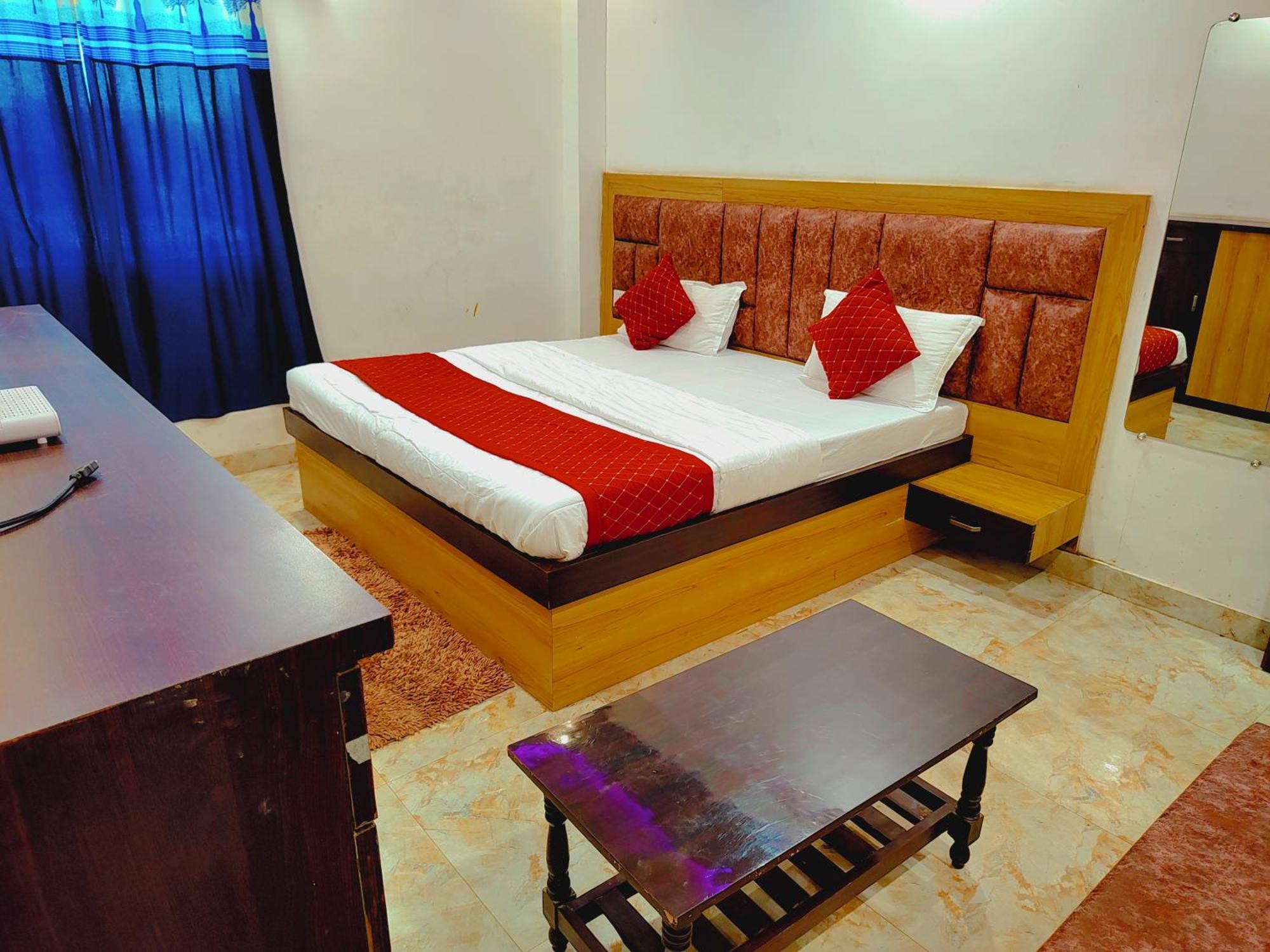 Elegance Hotel And Banquet Ayodhya 外观 照片