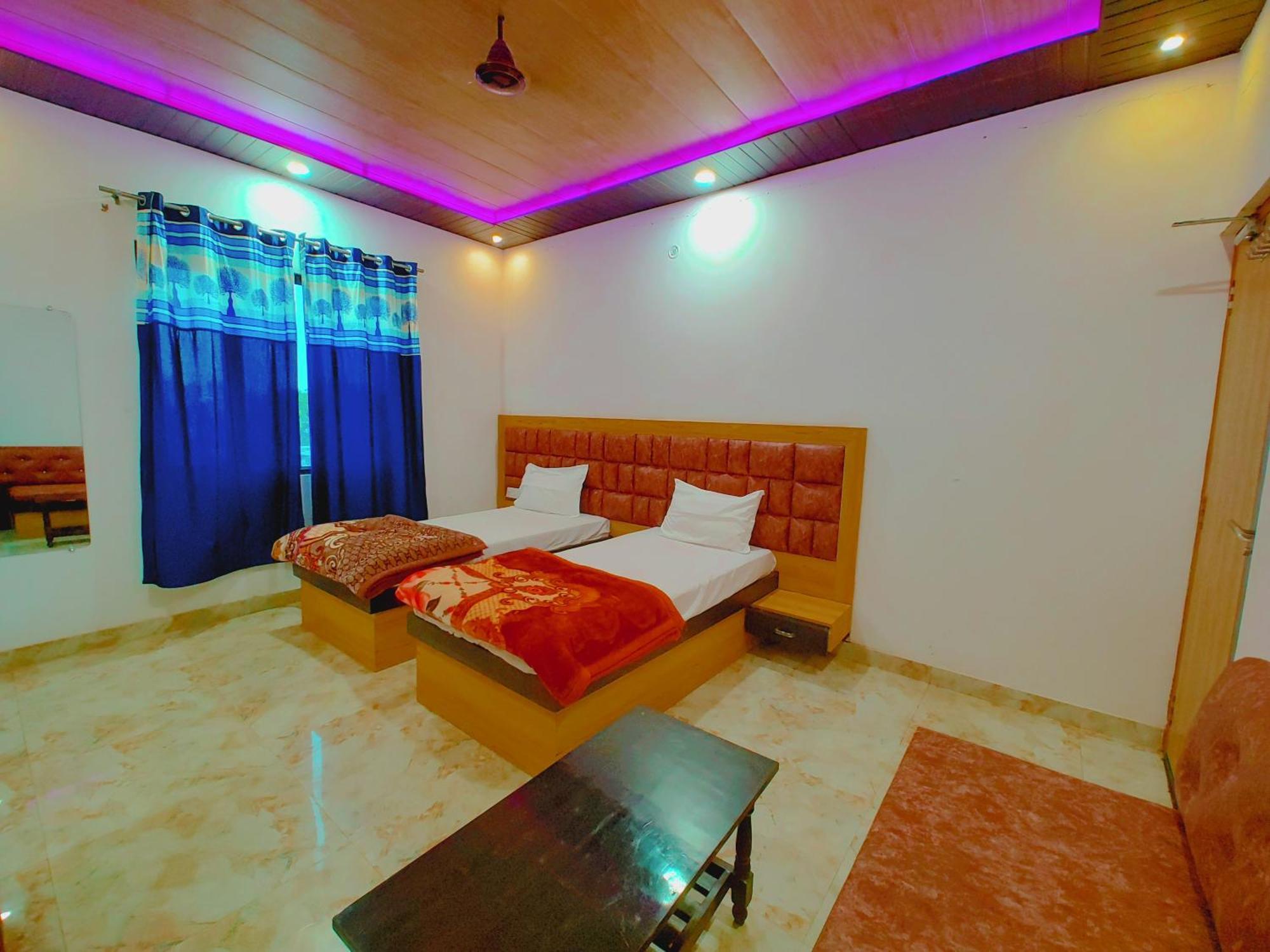 Elegance Hotel And Banquet Ayodhya 外观 照片