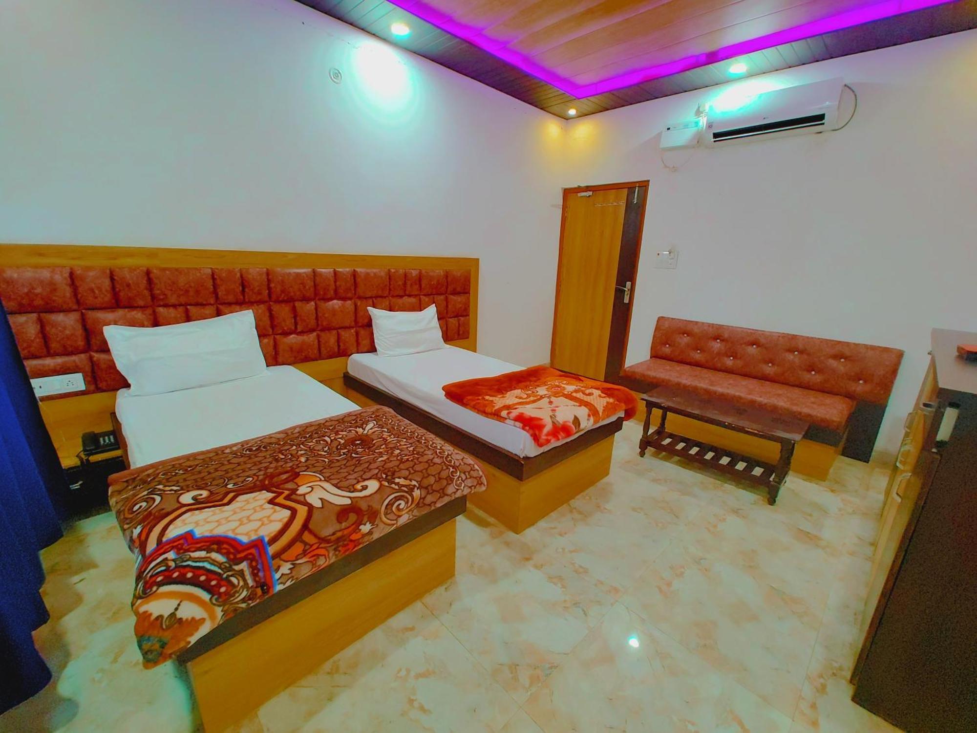 Elegance Hotel And Banquet Ayodhya 外观 照片