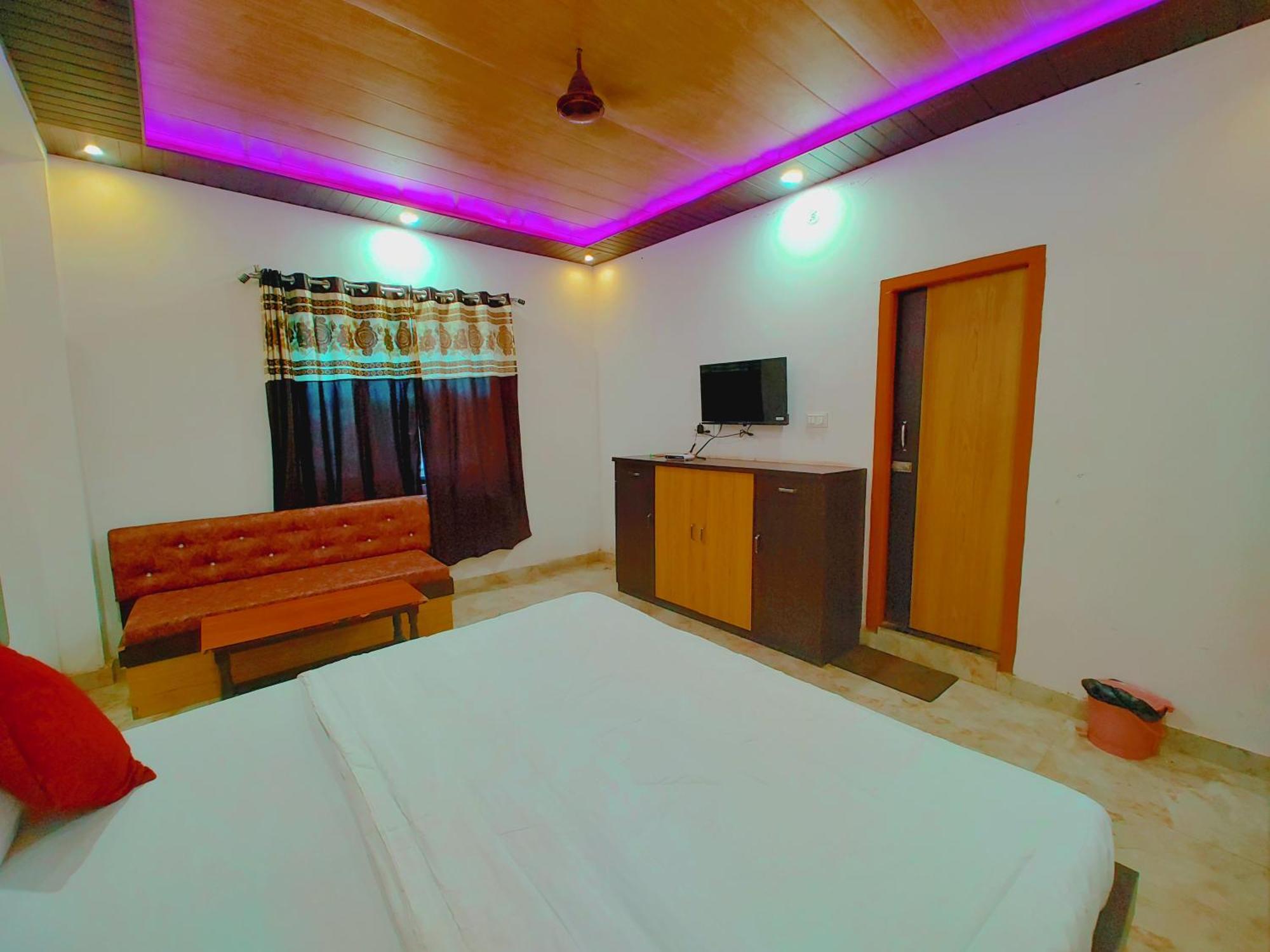 Elegance Hotel And Banquet Ayodhya 外观 照片