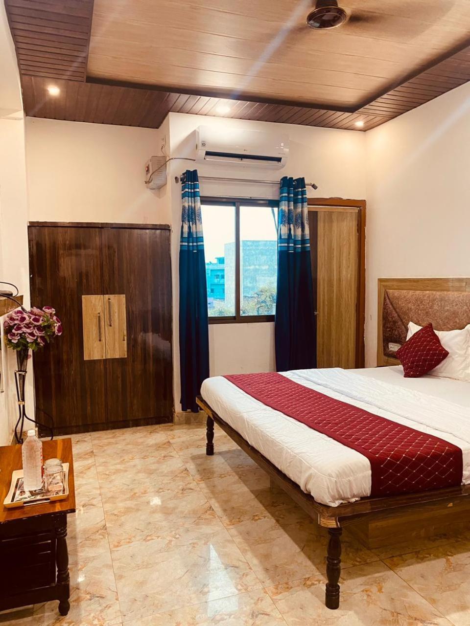 Elegance Hotel And Banquet Ayodhya 外观 照片