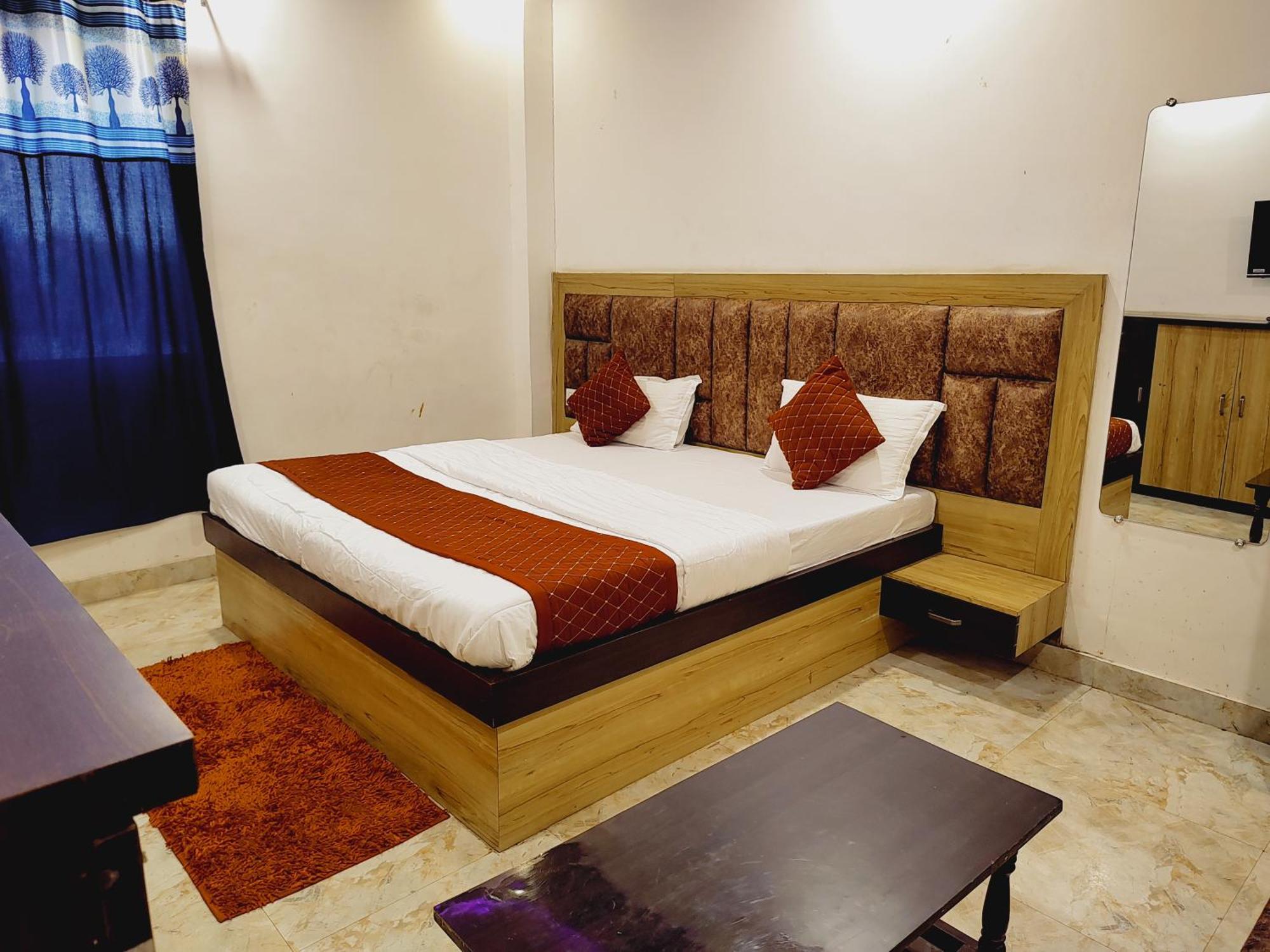 Elegance Hotel And Banquet Ayodhya 外观 照片
