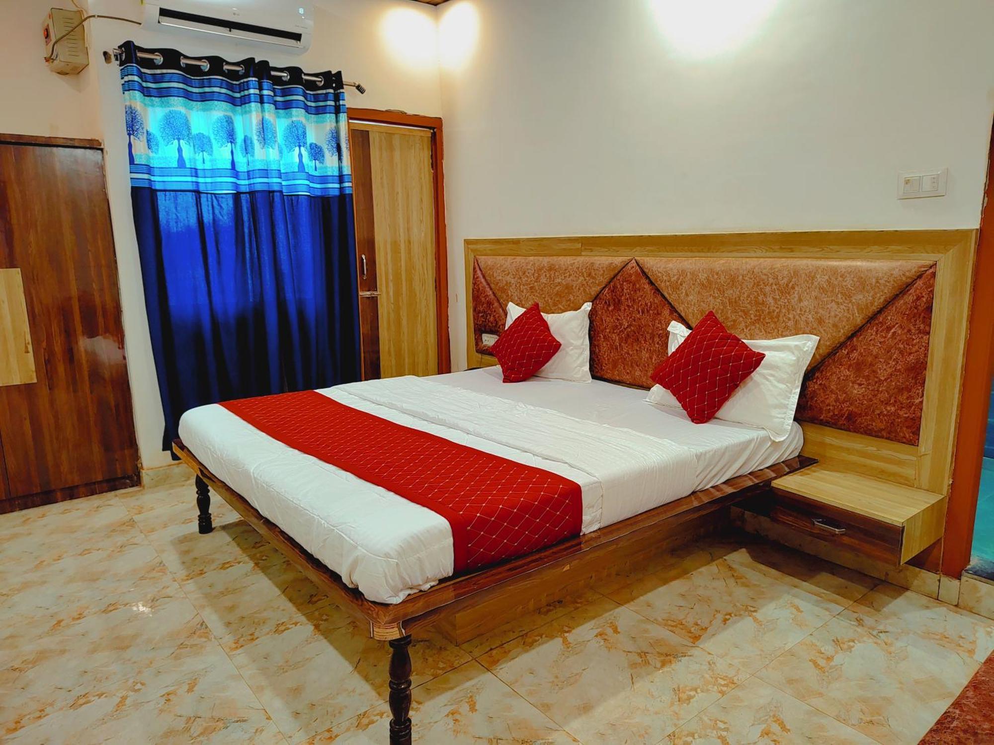 Elegance Hotel And Banquet Ayodhya 外观 照片